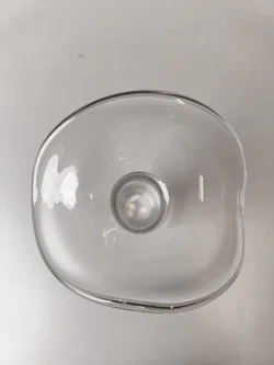 Kerzenhalter aus Glas mit geschwungenem, organischem Design - Bild 2