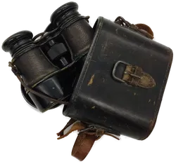 Altes Fernglas mit Ledertasche und Riemen - Bild 2