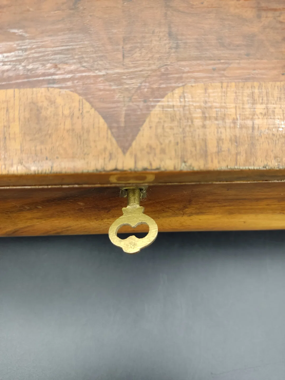 Vintage Aufbewahrungsschatulle aus Holz mit Schlüssel – Bild 5