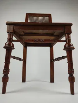 Antiker Holzsessel mit gedrechselten Füßen & Rattangeflecht - Bild 9