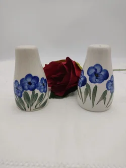 2er Set handbemalter BAWAG Vintage-Salz- und Pfefferstreuer aus Keramik mit blauem Blumenmuster