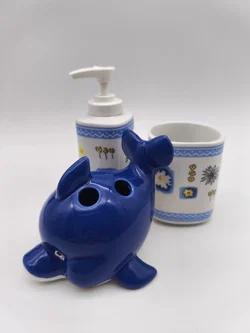 3 tlg. Badezimmer Set, spirella Seifenspender, spirella Zahnbürstenbecher/Zahnputzbecher, Delfin-Zahnbürstenhalter – Vorschau 3