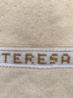 Handtuch handbestickt "Teresa", neu – Vorschau 2