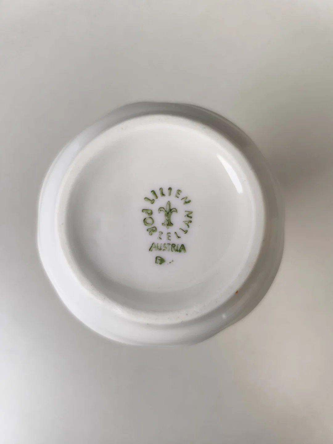 Lilienporzellan, kleine Vase – Bild 2