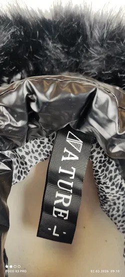 Moncler Schwarze Daunenmantel mit Kapuze - Bild 10