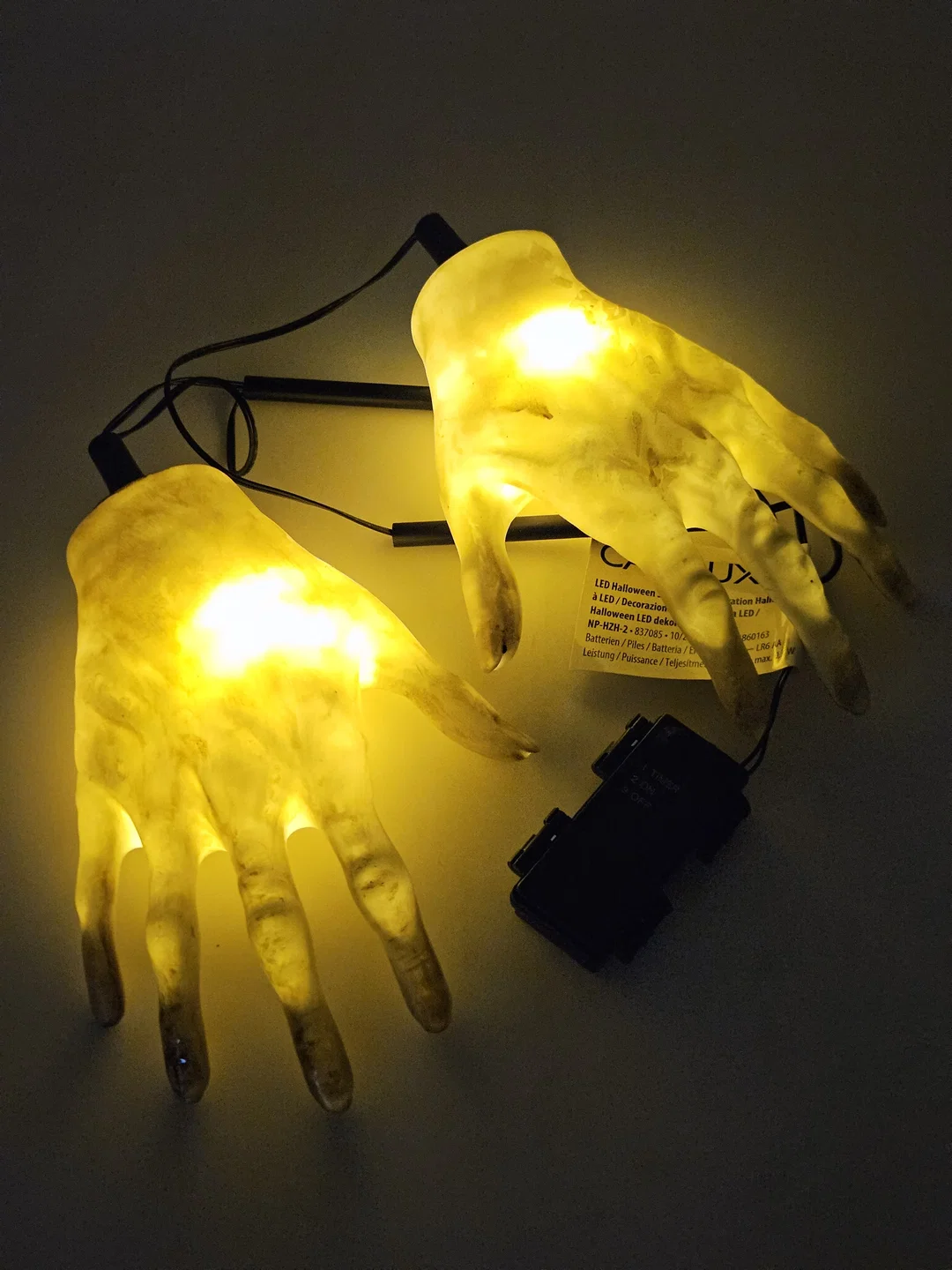 LED-Deko für Halloween  " Zombiehände" – Bild 3