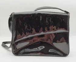 Moderne Handtasche im Glossy Look - Bild 1