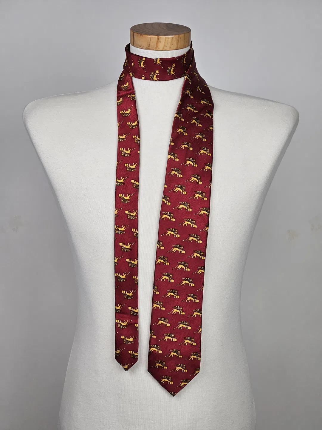 Fabris Venezia Seidenkrawatte mit goldenem Markuslöwen, dunkelrot  - Bild 4