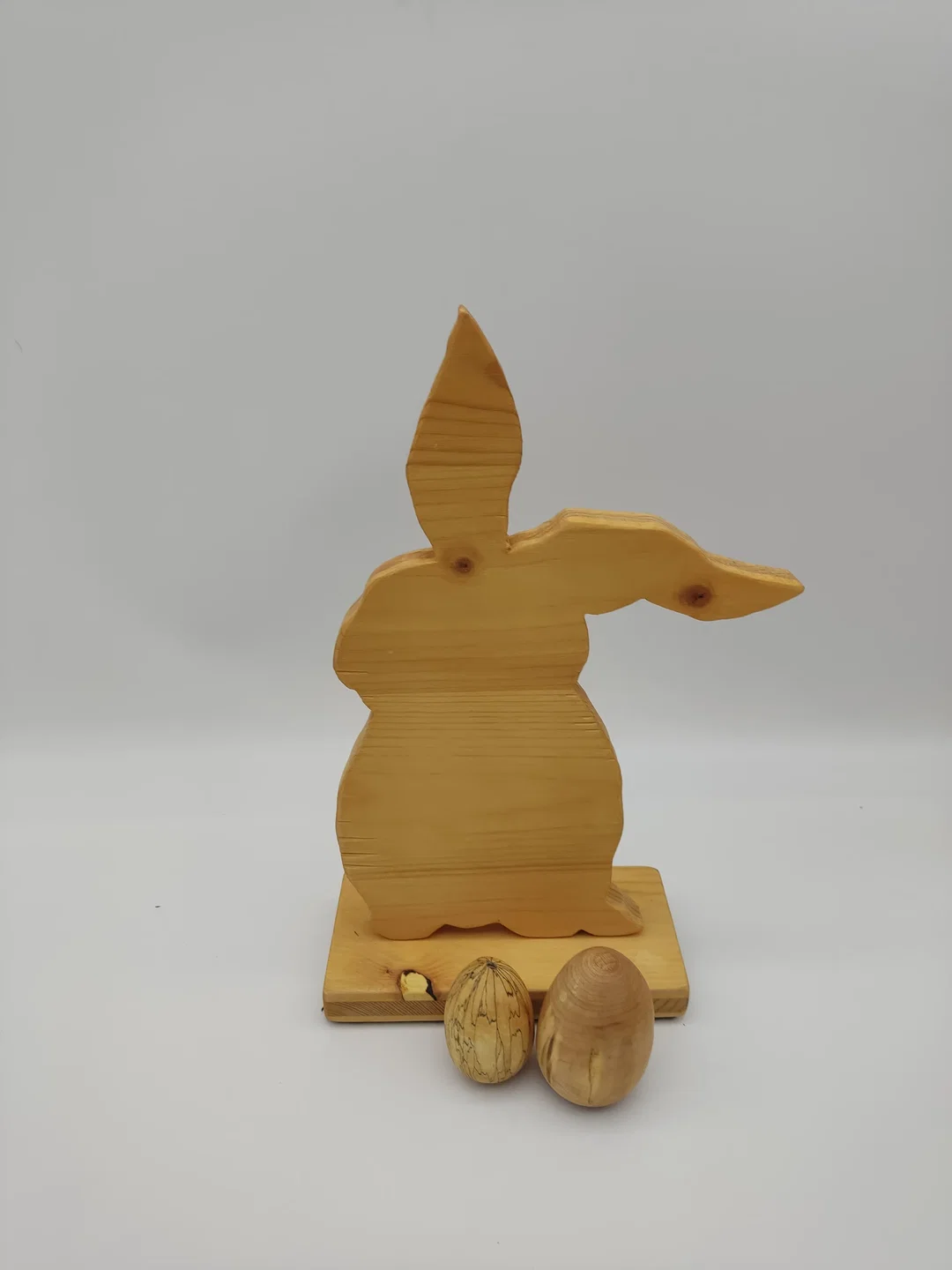 Handgefertigte Osterhasen aus Holz – Bild 5