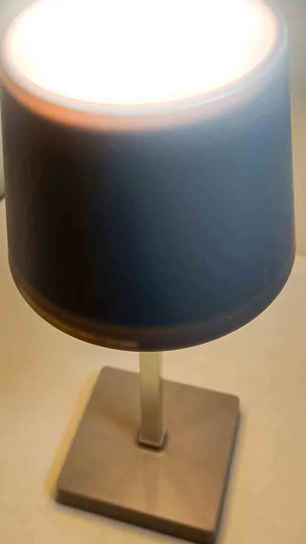 Moderne LED Tischleuchte - Kabellos im TEDi Design – Bild 3