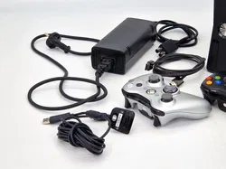 Microsoft Xbox 360 S Set - Xbox 360 Slim Konsole mit 3 Controllern, Chatpad und Zubehör - Bild 9