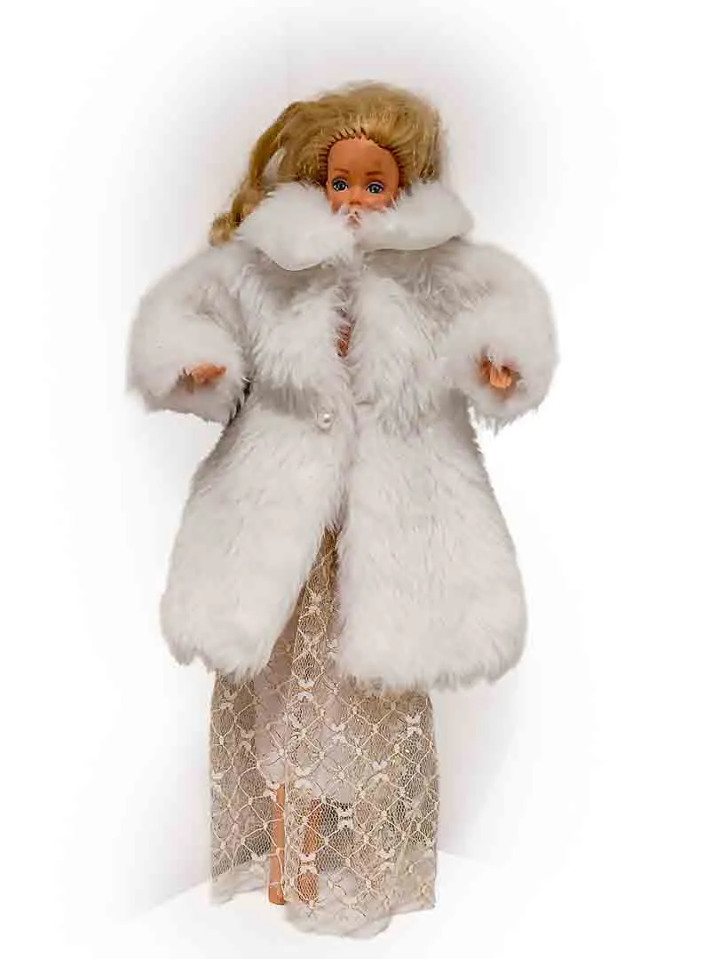 Vintage Barbie-Puppe mit weißem Pelzmantel und Spitzenkleid ca 30 cm – Bild 2
