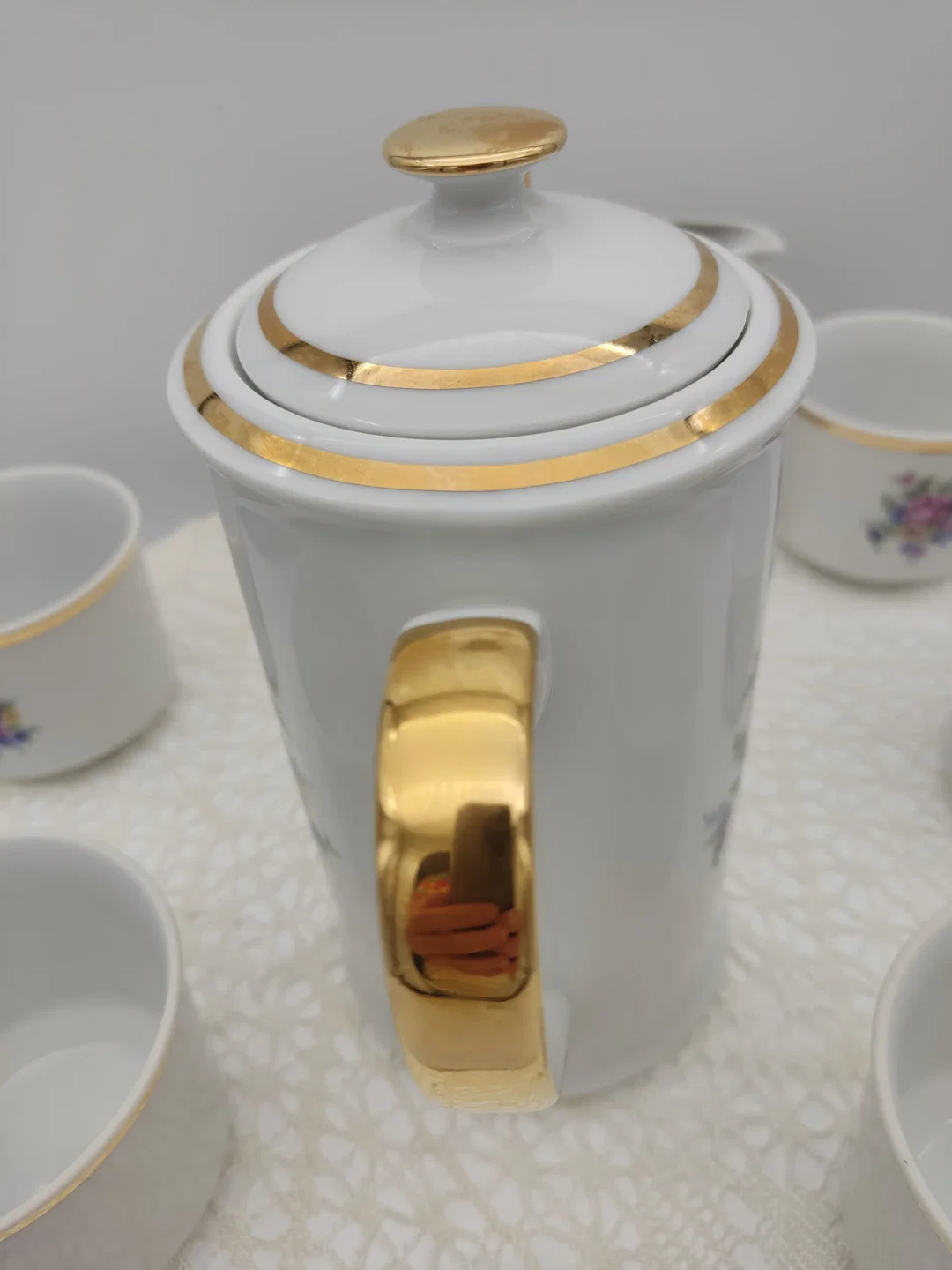  Porzellan-Teeservice mit Kanne & Milchkännchen, Goldrand | Vintage-Charme – Bild 13