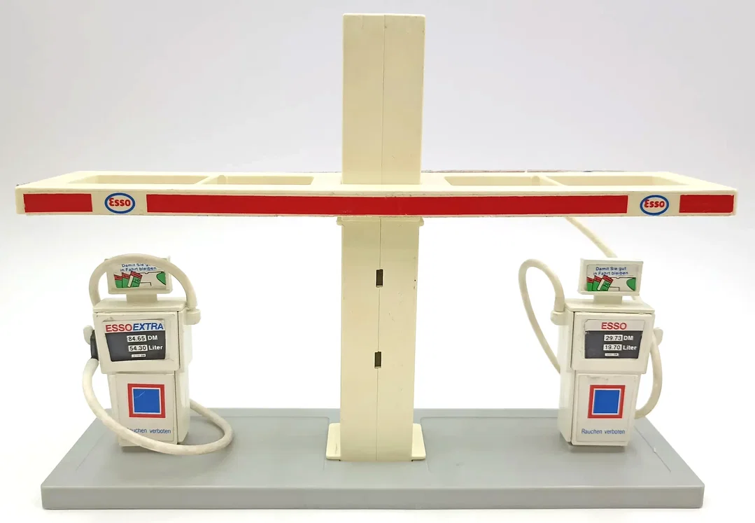 Playmobil Esso Tankstelle mit Sportwagen – Bild 7