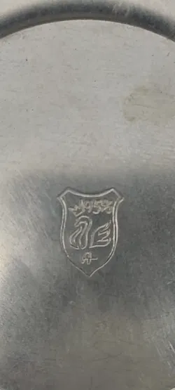 Antikes Zinn-Krug-Set mit 2 Bechern – Reliefdekor, ca. 1970er Jahre - Bild 5