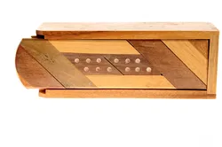 Holz-Domino Spiel – klassisches Dominospiel in Holzkiste - Bild 2