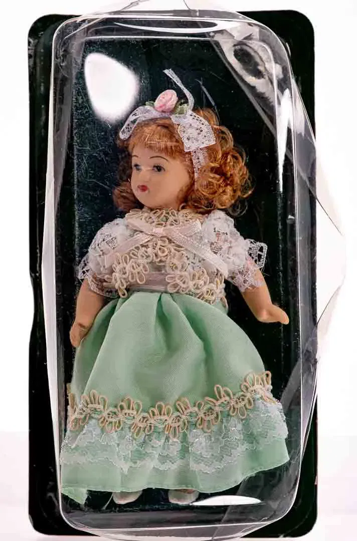  DE AGOSTINI Sammlerpuppe / Porzellanpuppe, Höhe 15cm - Bild 1