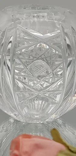 Kleine Kristallvase mit Blumenmotiv | Neuwertiges Unikat – Vorschau 2