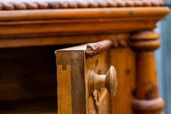 Antike Vollholzkommode Vintage - Charmante Aufbewahrung für Ihr Zuhause - Bild 4