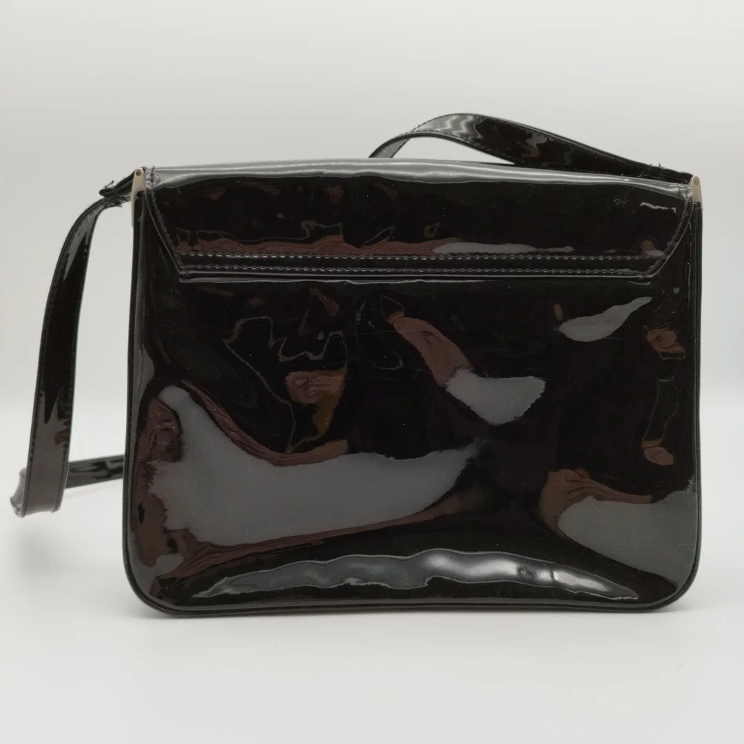 Moderne Handtasche im Glossy Look  – Bild 2