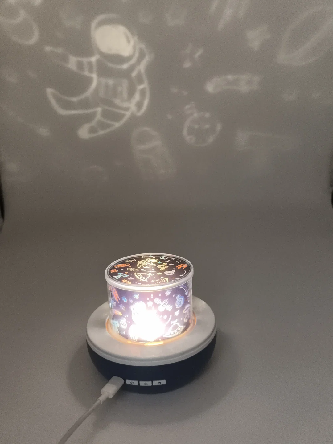 Livarno home, LED-Projektorlicht für Kinder, Nachtlicht mit Weltraummotiven – Bild 2