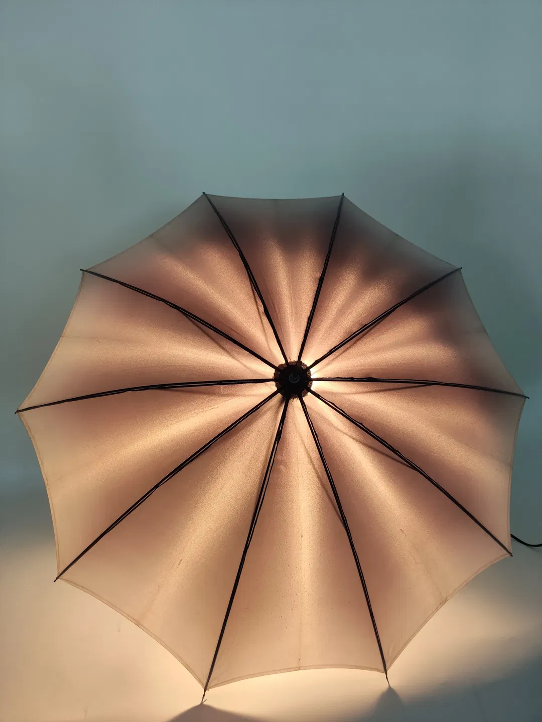 Vintage-Flanierschirm / Sonnenschirm / Damenschirm mit grauem Farbverlauf und ausgefallenem Griff - Bild 4