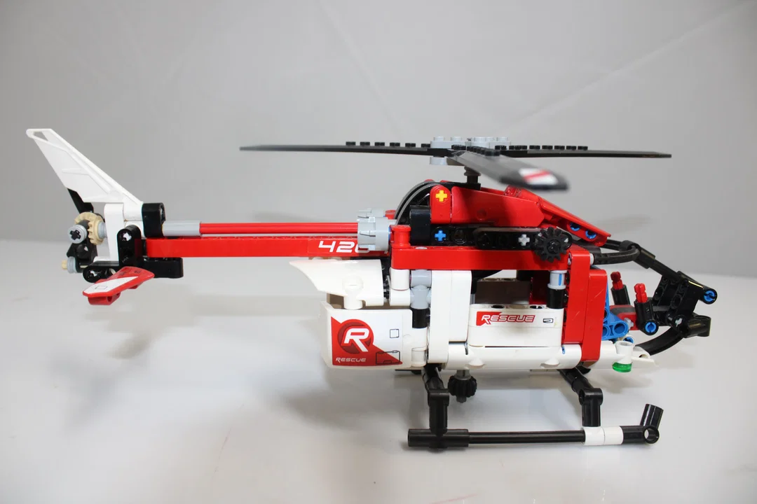 LEGO Technic Rettungshubschrauber – Bild 3