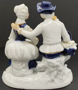 CDC Porzellan/Keramikfigur sitzendes romantisches Paar weiß/blau mit Goldverzierung - Bild 4