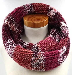 Handgestrickter Loop Schal