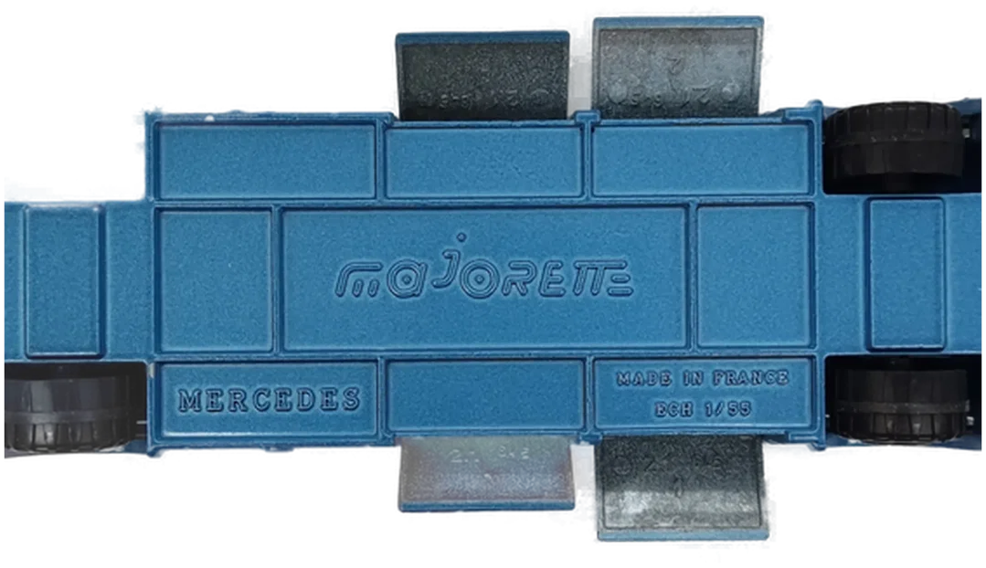 Majorette Mercedes blau/weiß/orange/gelb 1:55 – Bild 3