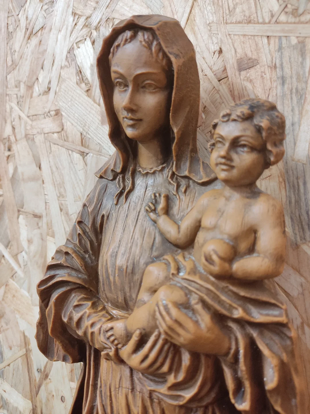 Holz-Wandbild Madonna mit Kind 40 cm | Handgearbeitet – Bild 4