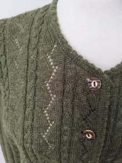 Cardigan aus 100% reiner Schurwolle Gr. S/M in olivgrün  - Bild 2