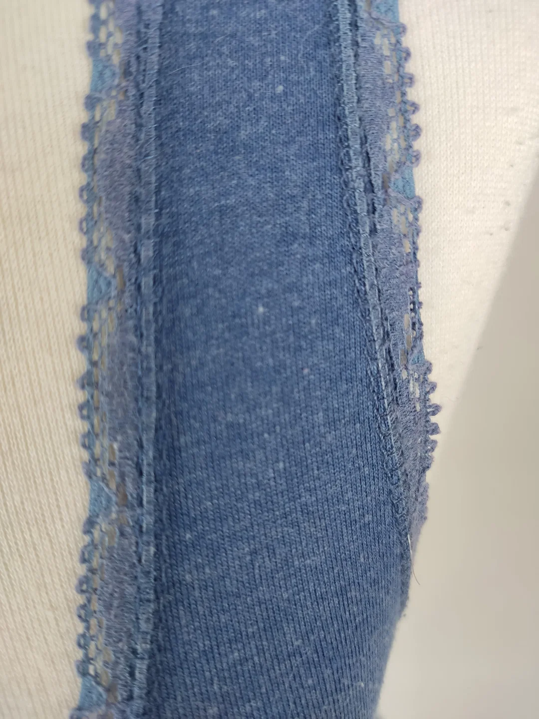 Top "L.O.G.G.", ärmellos mit Rundhalsausschnitt, blau mit Spitze, Größe M – Bild 3