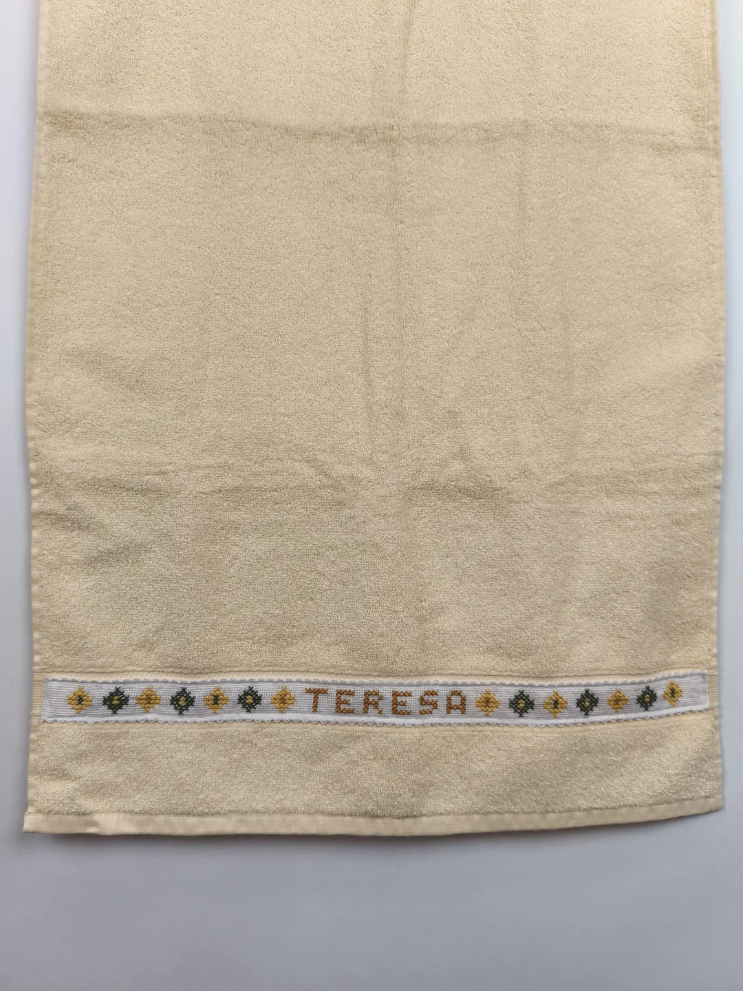 Handtuch handbestickt "Teresa", neu – Bild 3