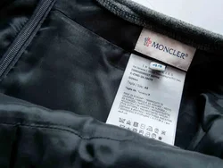 Moncler Kostüm aus edlem Mohair-Mix – Luxuriöser Zweiteiler in Grau - Bild 3