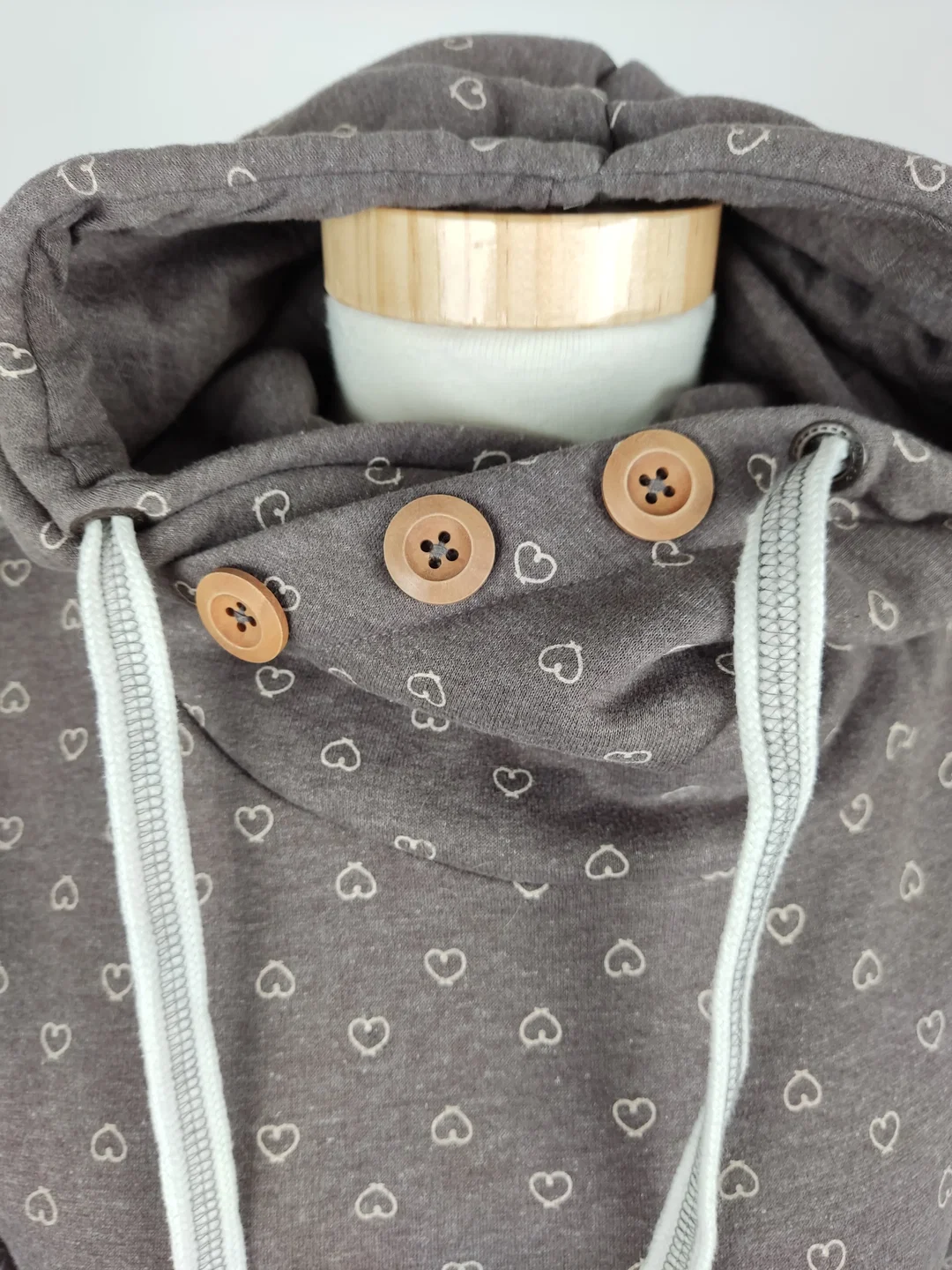 Sweater "Blind Date" langarm mit Kapuze, braun mit Aufdruck, Größe S – Bild 3
