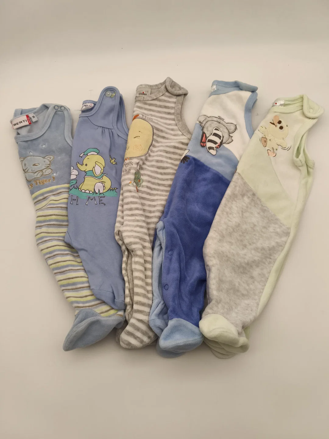 5 Baby Strampelhosen, ärmellos, mit Fuß, Gr. 56 – Bild 1