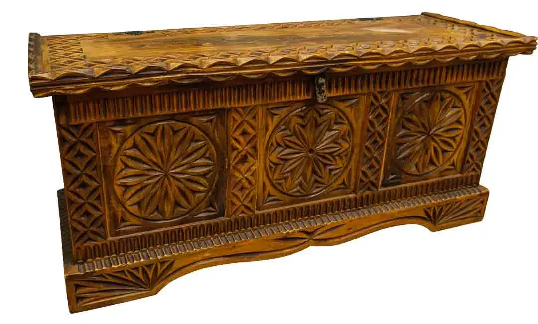 Handgeschnitzte Holztruhe / Banktruhe | Massivholz | Ornamente & Rosetten | Vintage / Landhaus - Bild 1