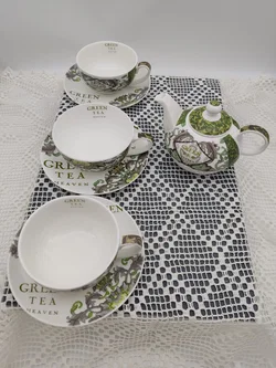 Porzellan 'Green Tee'-Set (Kanne, 3 Tassen mit Unterteller) von Paula Scaletta | Designer-Schatz - Bild 5