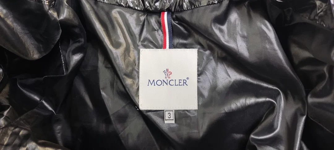 Moncler Damensteppjacke in schwarz, Größe S – Bild 4