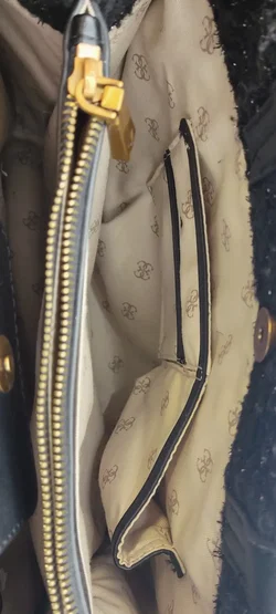 Guess Damen Bouclétasche schwarz - Bild 7