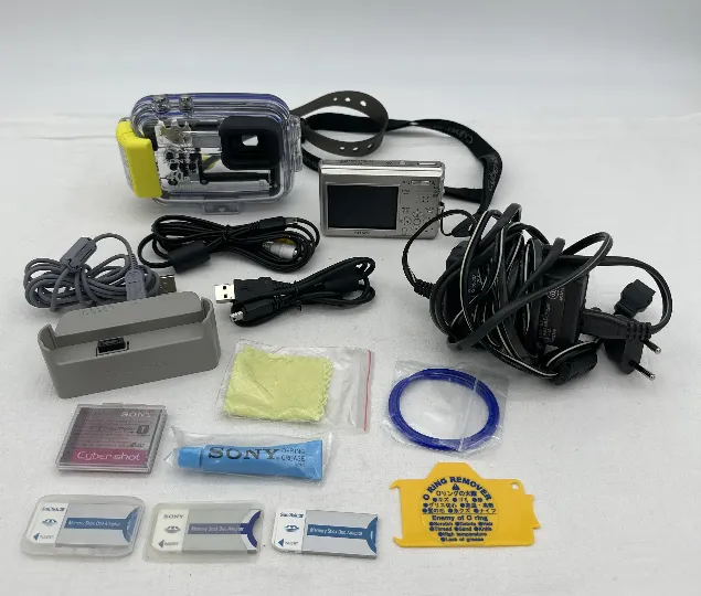 Sony Cyber-shot DSC-T1 Digitalkamera mit original Unterwassergehäuse und Zubehör - Bild 3