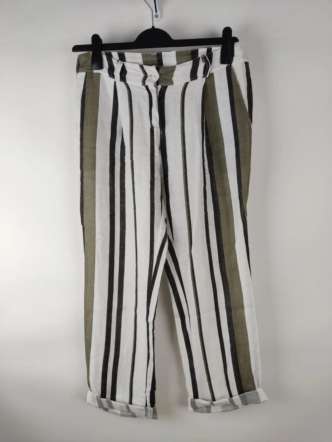 Sommerhose, beige/grün/dunkelgrün gestreift mit Einschubtaschen, Größe L (geschätzt) - Bild 1