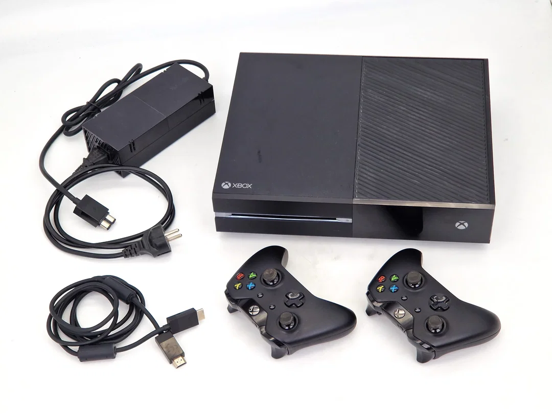 Microsoft Xbox One Set - Xbox One Konsole mit zwei Controllern und Zubehör - Bild 1