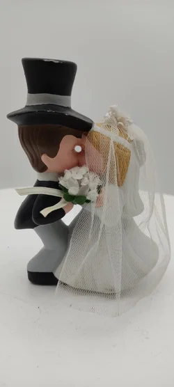 Keramik Hochzeitstortenfiguren 'Küssende Brautpaar' | Mit Schönheitsfehler - Bild 3