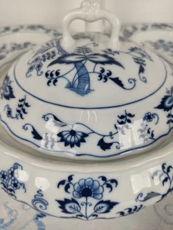 Blue Danube mit Zwiebelmuster Japan Porzellan Essgeschirr-Set 14-tlg. | Festliche Stimmung - Bild 12