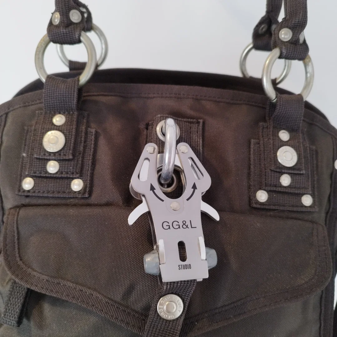 George Gina & Lucy Schultertasche Braun | Urbaner Retro-Charme – Bild 4