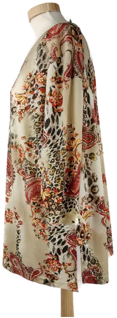 T -Shirt "Grandiosa", dreiviertelarm mit V-Ausschnitt, beige mit Muster, Größe 44/46 – Bild 2
