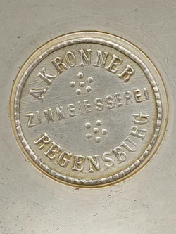 Bierkrug Steinzeug Regensburger Geprägter Zinndeckel 1 L  | Mit Charakterspur - Bild 13