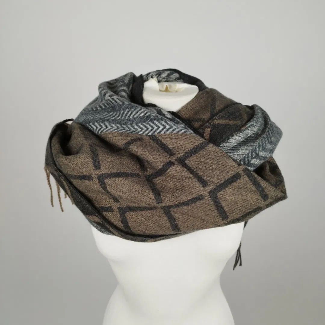 Flauschiger, bemusterter Schal - ca. 180cm lang - Bild 1